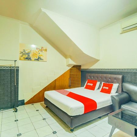 Oyo 93132 Modom Homestay Near Rs Islam Jakarta Pondok Kopi Eksteriør billede