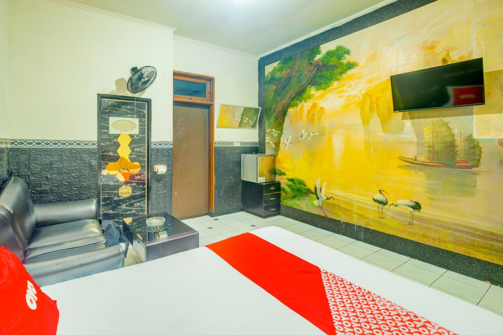 Oyo 93132 Modom Homestay Near Rs Islam Jakarta Pondok Kopi Eksteriør billede
