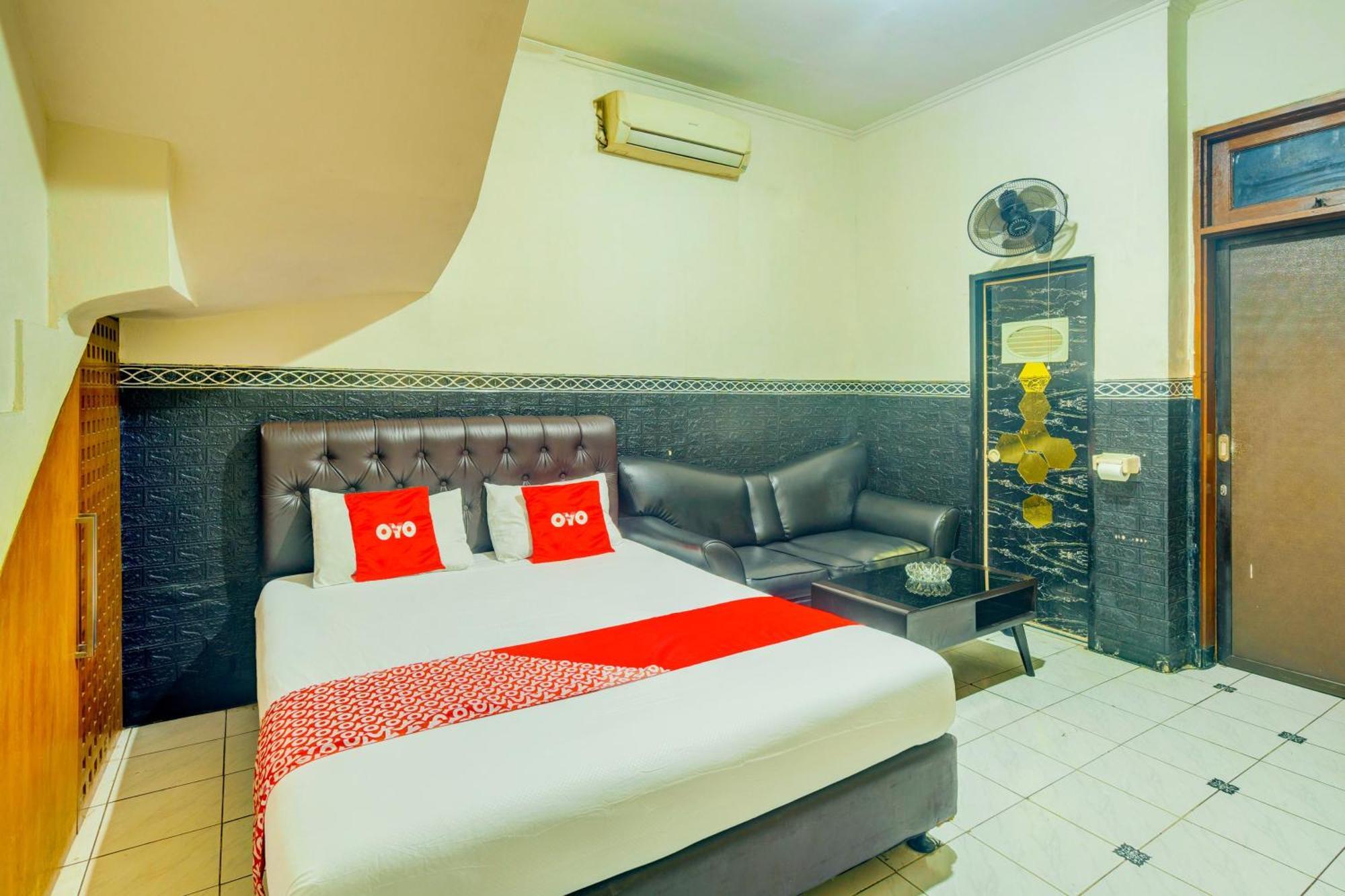 Oyo 93132 Modom Homestay Near Rs Islam Jakarta Pondok Kopi Eksteriør billede