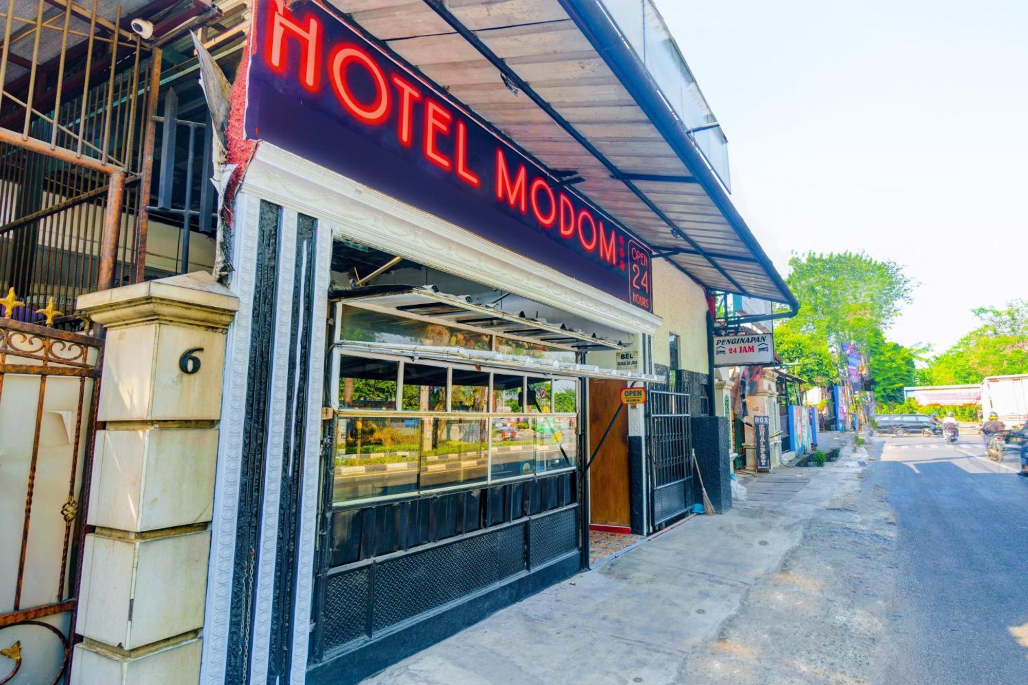 Oyo 93132 Modom Homestay Near Rs Islam Jakarta Pondok Kopi Eksteriør billede