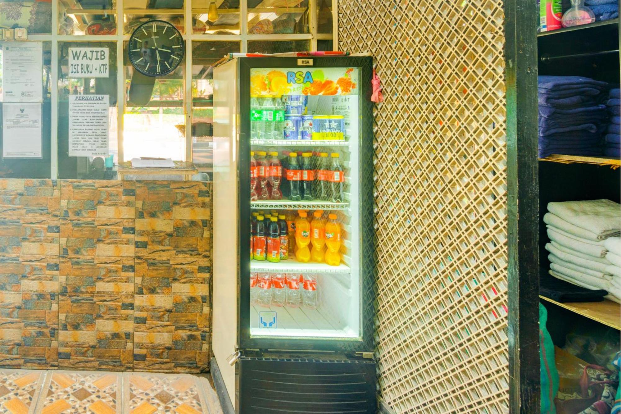 Oyo 93132 Modom Homestay Near Rs Islam Jakarta Pondok Kopi Eksteriør billede