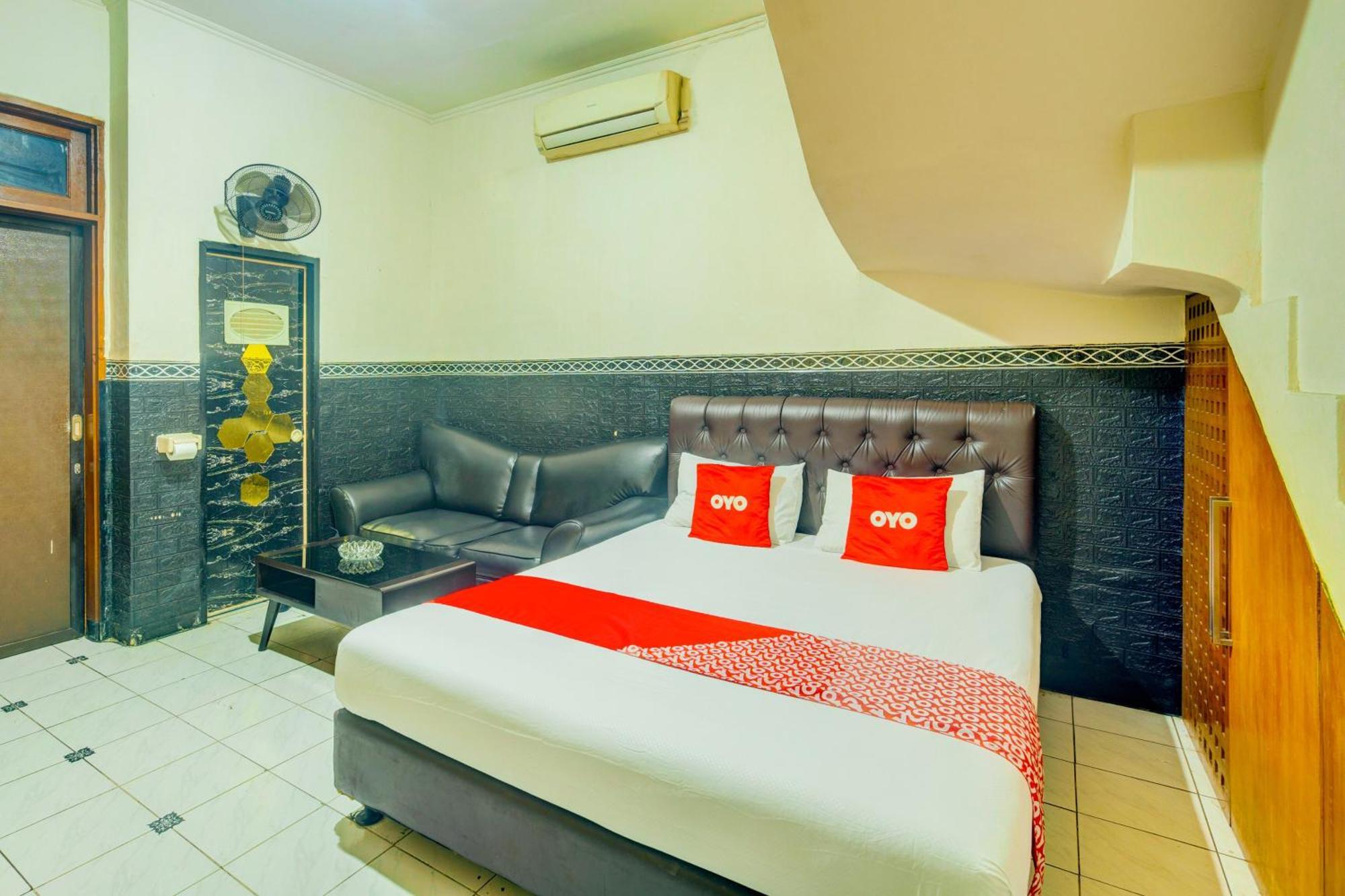Oyo 93132 Modom Homestay Near Rs Islam Jakarta Pondok Kopi Eksteriør billede