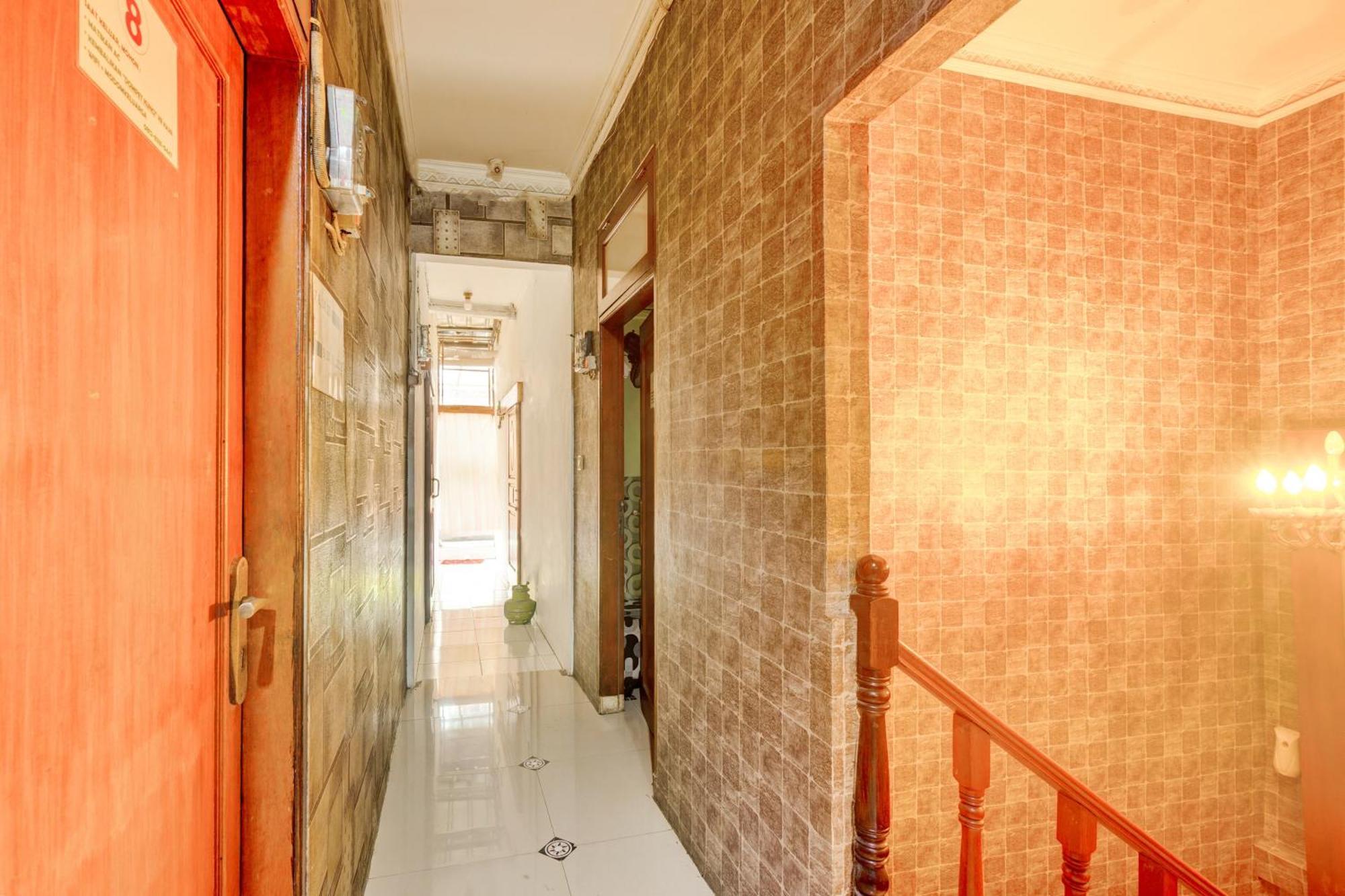 Oyo 93132 Modom Homestay Near Rs Islam Jakarta Pondok Kopi Eksteriør billede